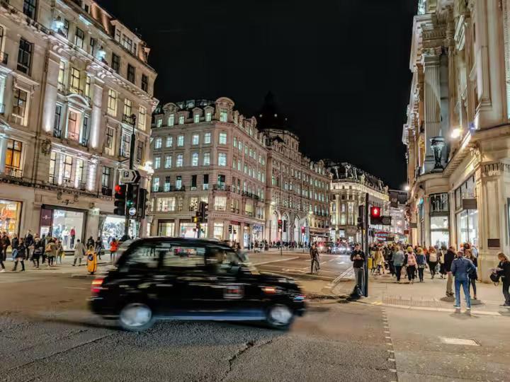 Off Oxford Circus! Large Unique Artist'S Family And Friends Home Londres Exterior foto